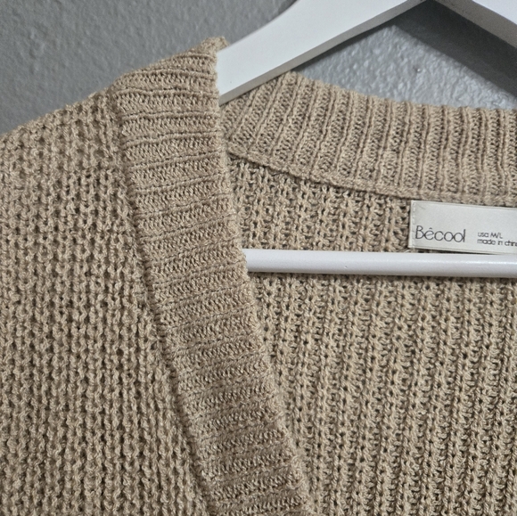 Becool Tan Knit Sweater Vest Size Medium/Large - Picture 9 of 15